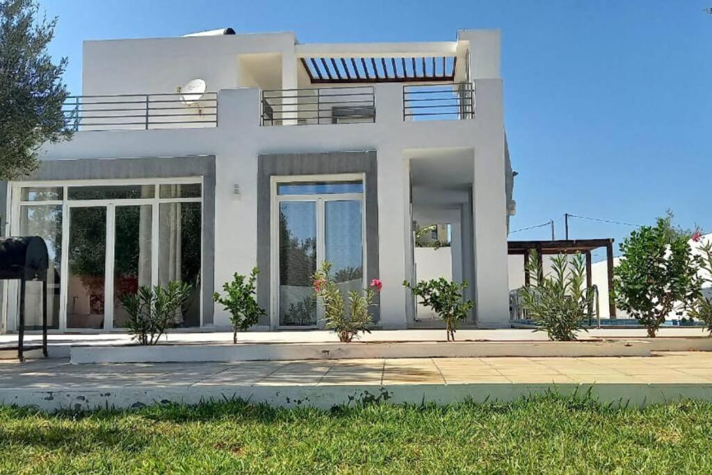 Villa Magnifique Avec Piscine Sur L'ile De Djerba Pour *