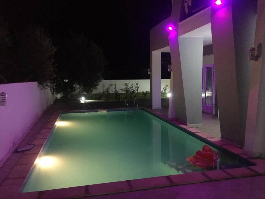 Magnifique Avec Piscine Sur L'ile De Djerba Pour *