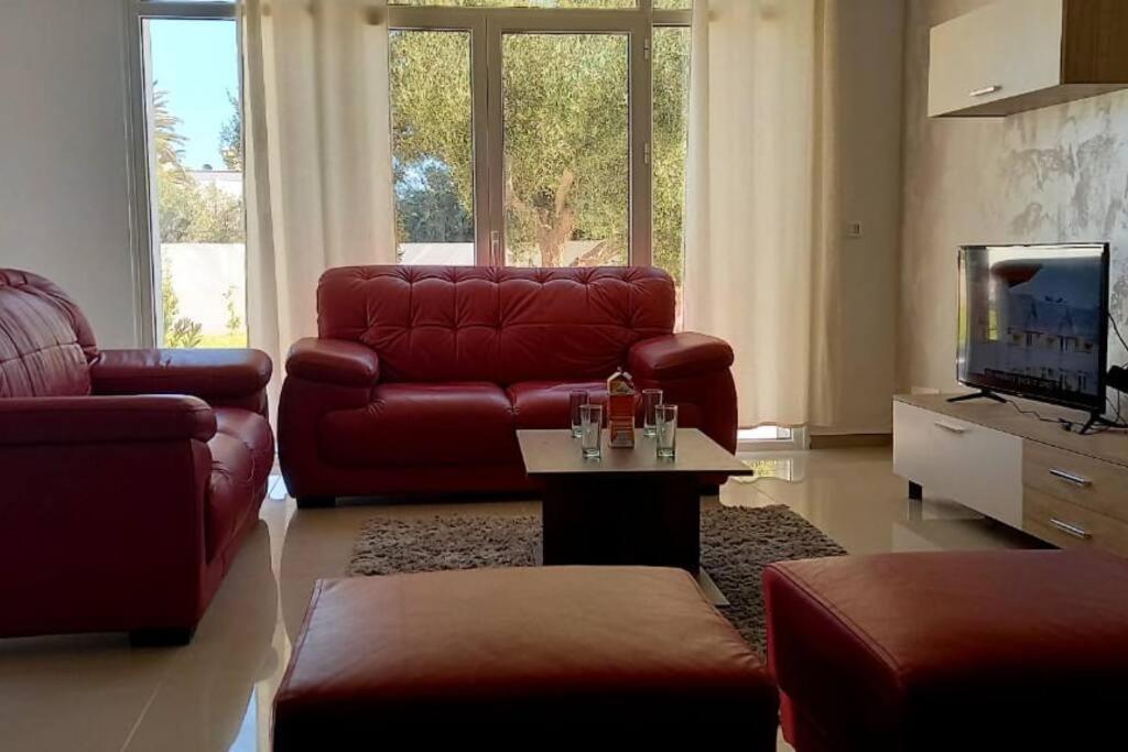 Magnifique Avec Piscine Sur L'ile De Djerba Pour *